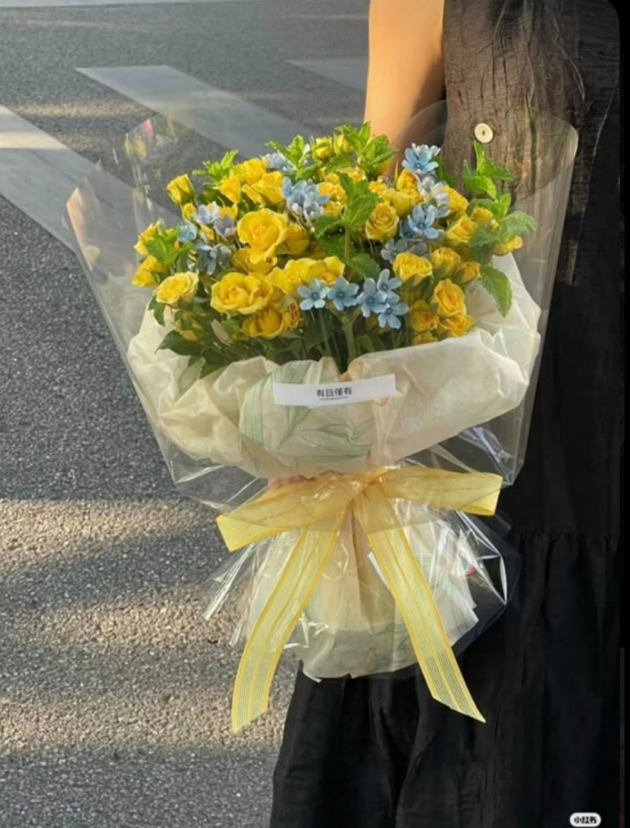 CHỒNG BAO NUÔI NỮ HOẠ SĨ